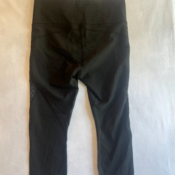 Athleta Elation Ultra High Rise Capri Leggings Black Small Petite SP Yoga - Picture 3 of 3